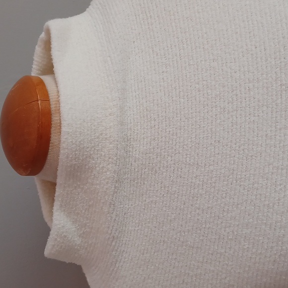White Sweater Size XL - Picture 5 of 8